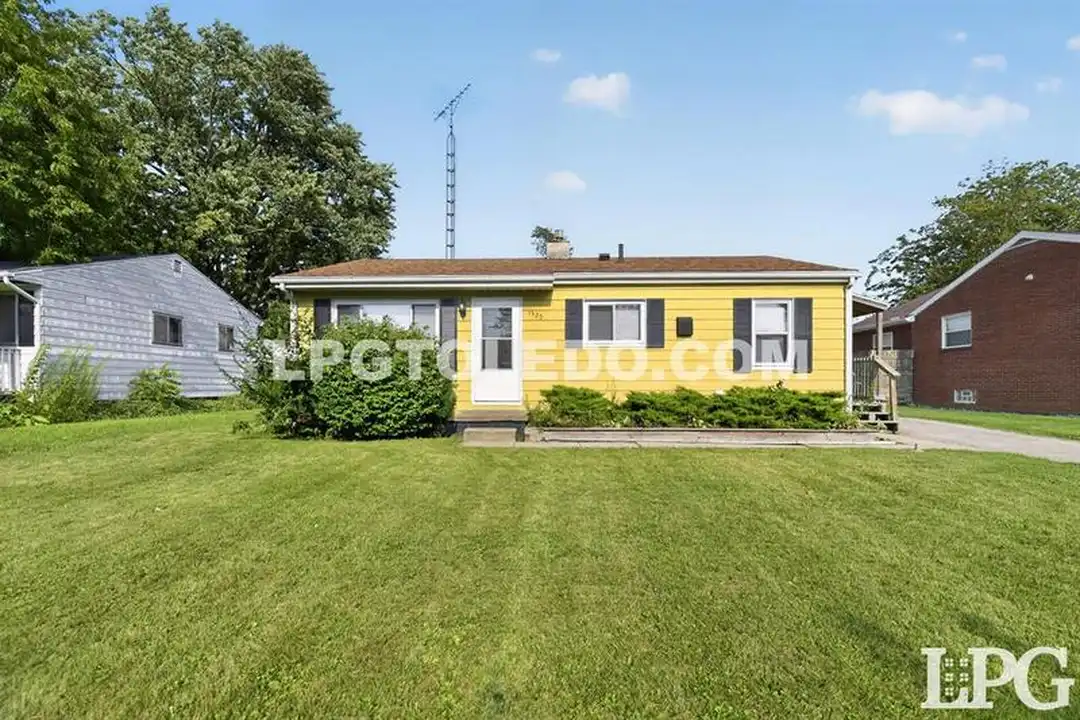 1525 Akron St – photo 1