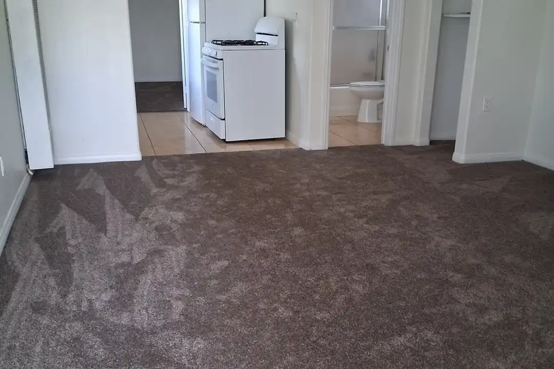 Apartment in Long Beach - View 5