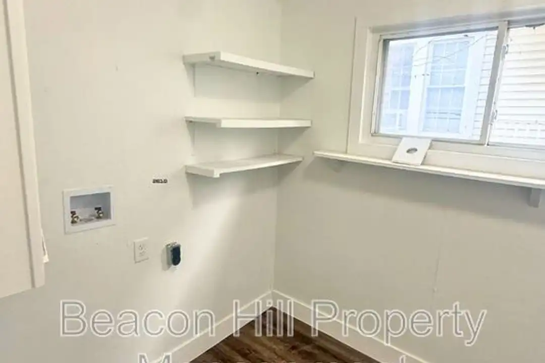 6514 Fullerton Ave - View 3