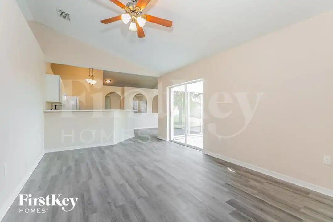 711 Hamster Way - View 4