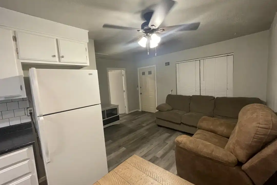 Apartment in Plainview - View 4