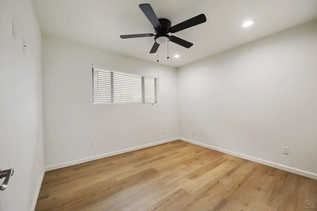 4823 Gaston Ave - View 6