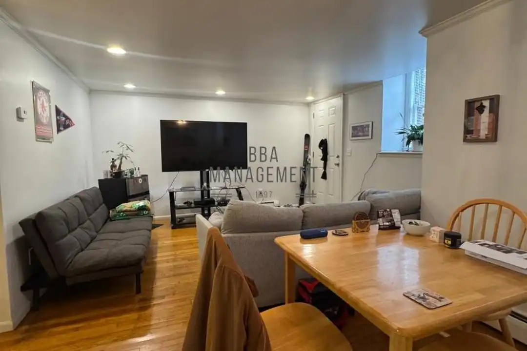 92 Strathmore Rd - View 3