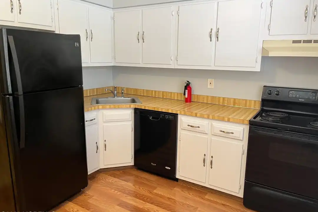 1508 Silver Ct - View 4
