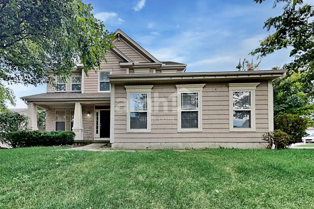 270 Huntington Dr – photo 1 of 24