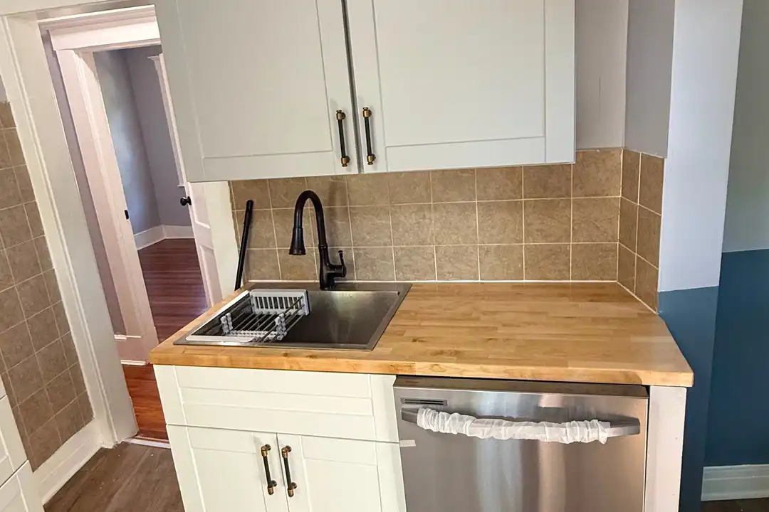 22 W Spring St unit 2 - More