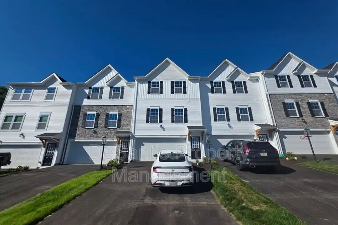 1806 Canterbury Dr – photo 1