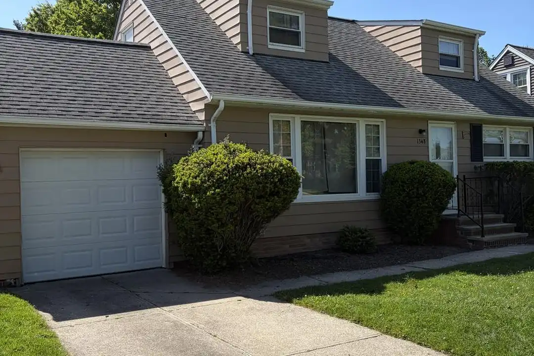 1348 Beaconfield Rd – photo 1 of 15