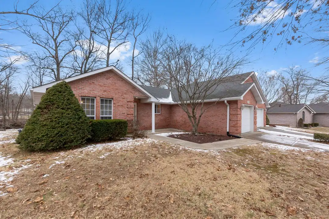 911 Stonebridge Dr unit 911 – photo 1