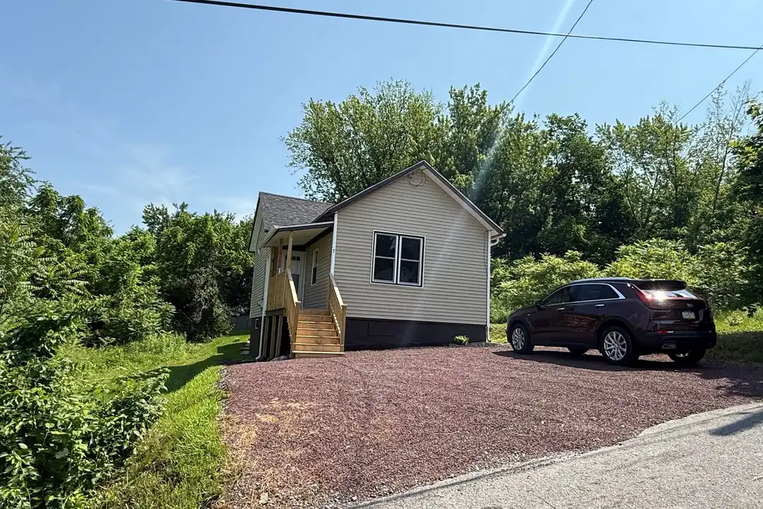 7 Hughes St – photo 1 of 18