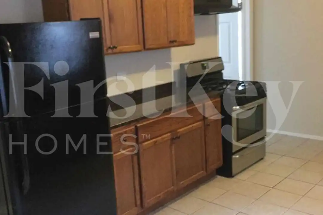 8044 S Maplewood Ave - View 6