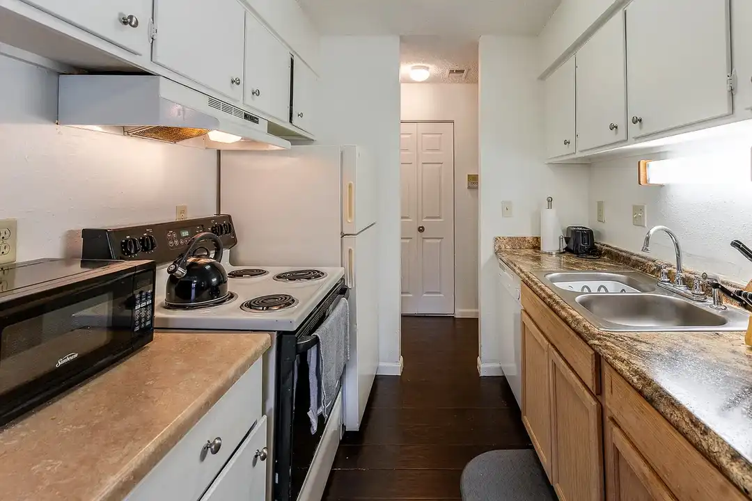 Candlewyck Apartments 100 E Candlewyck Dr Kalamazoo, MI