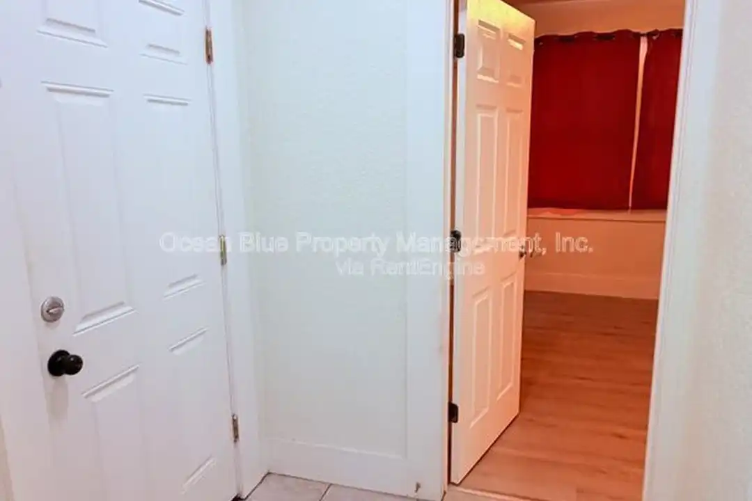 316 W Columbus Dr unit A - View 2