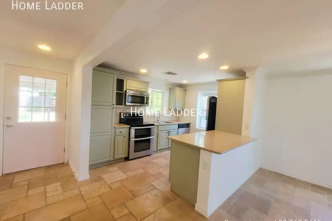 4201 N 19th St - View 6