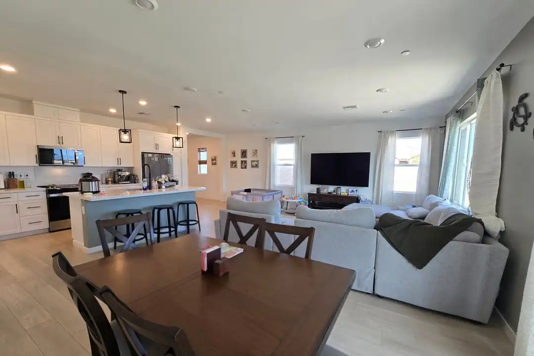 3336 Emerald Ln - More