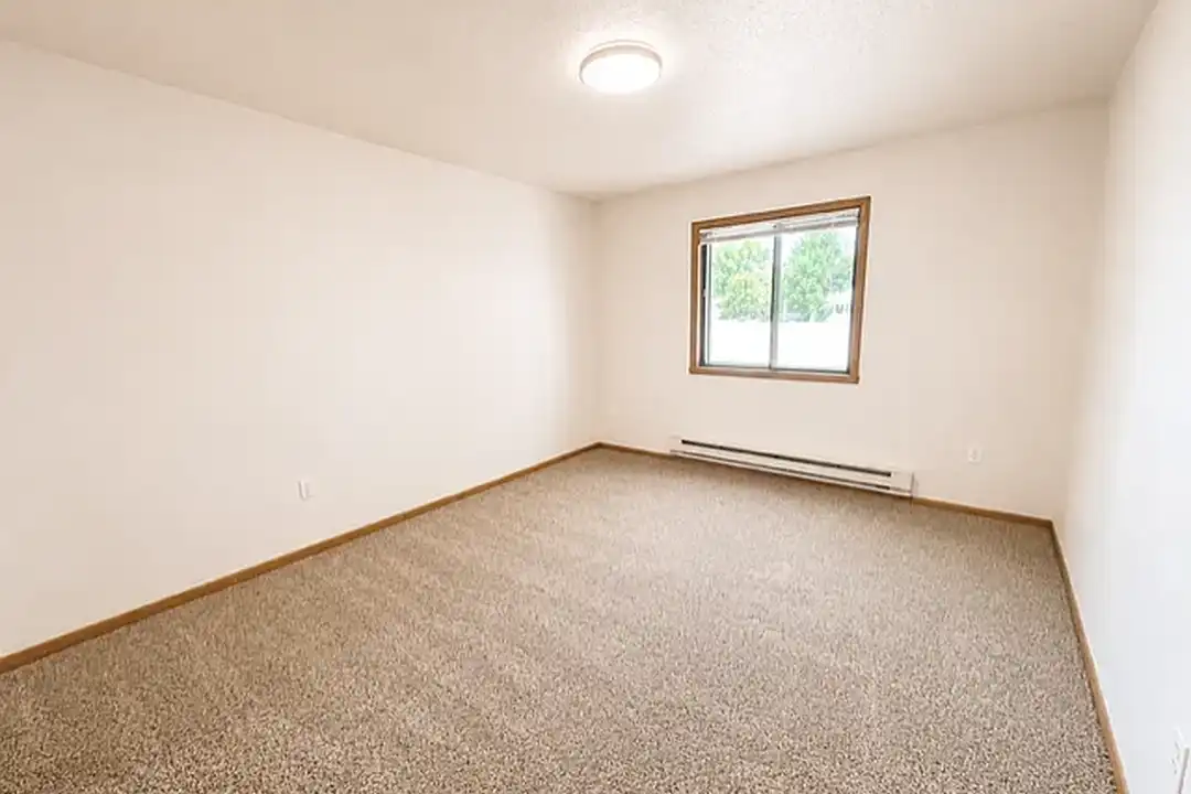 Greenbrier Apartments – photo 1