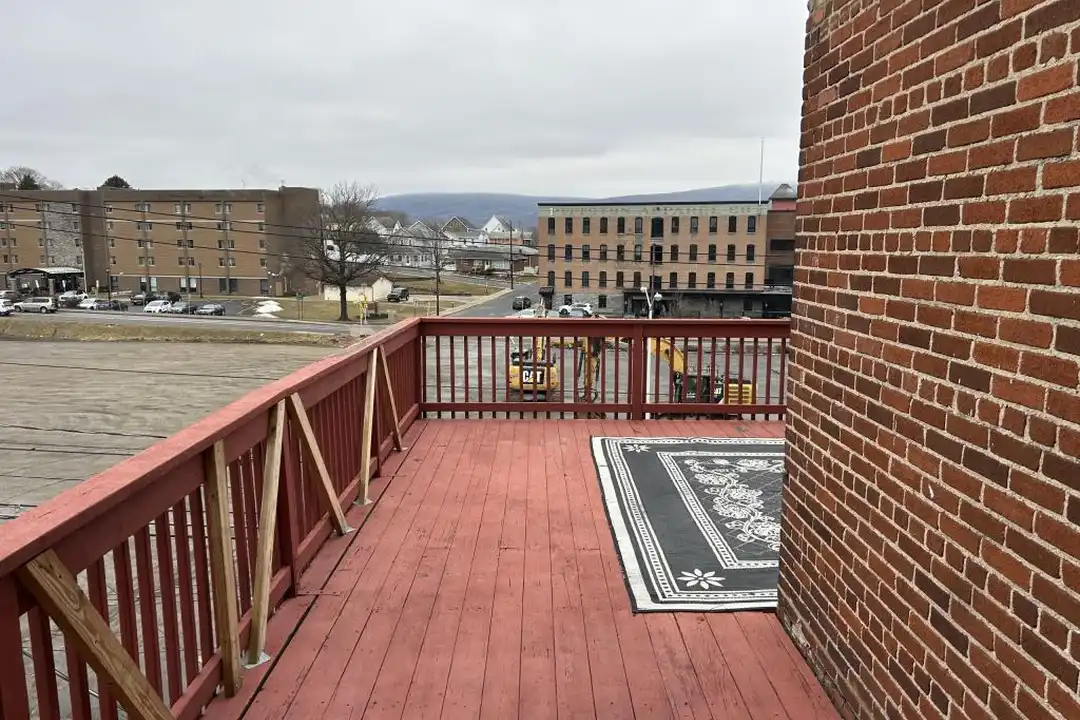 109 S Main St unit 109 R Main St - More