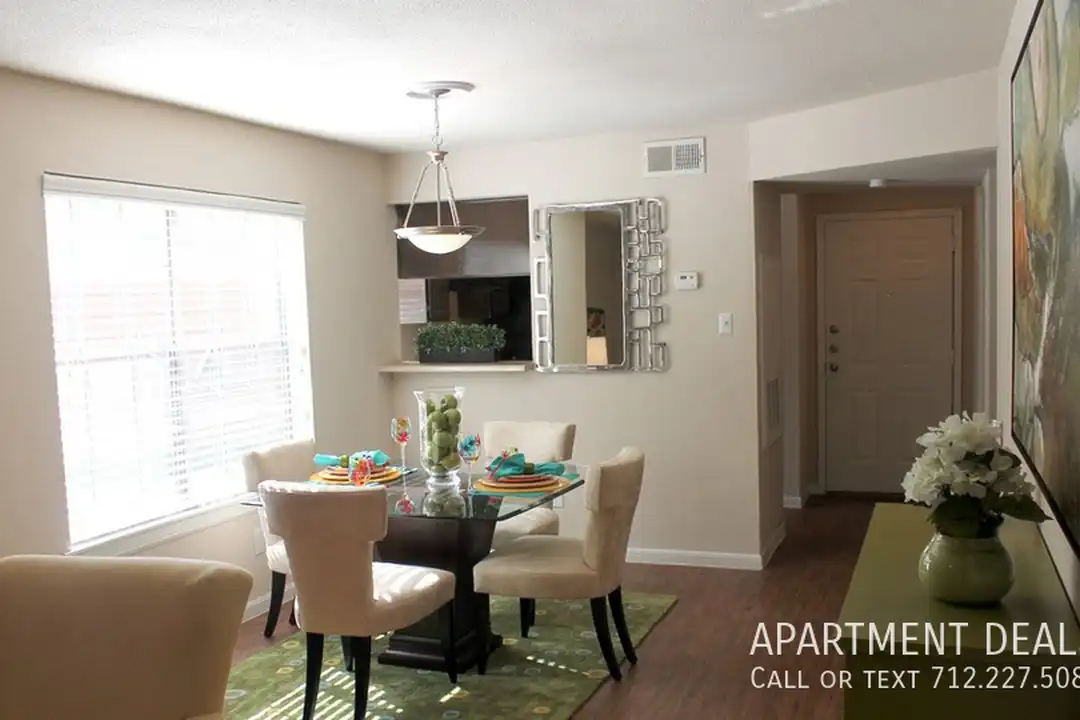 9994 Windmill Lakes Blvd unit # 817 – pohled 2