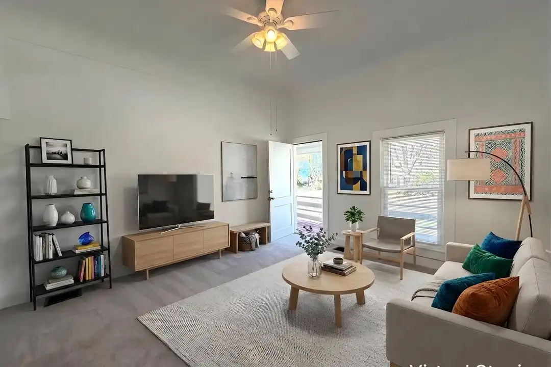 12 Long St - View 5