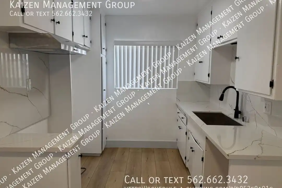 846 Victor Ave - View 5