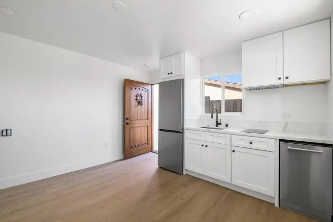 4344 Van Dyke Ave - View 4