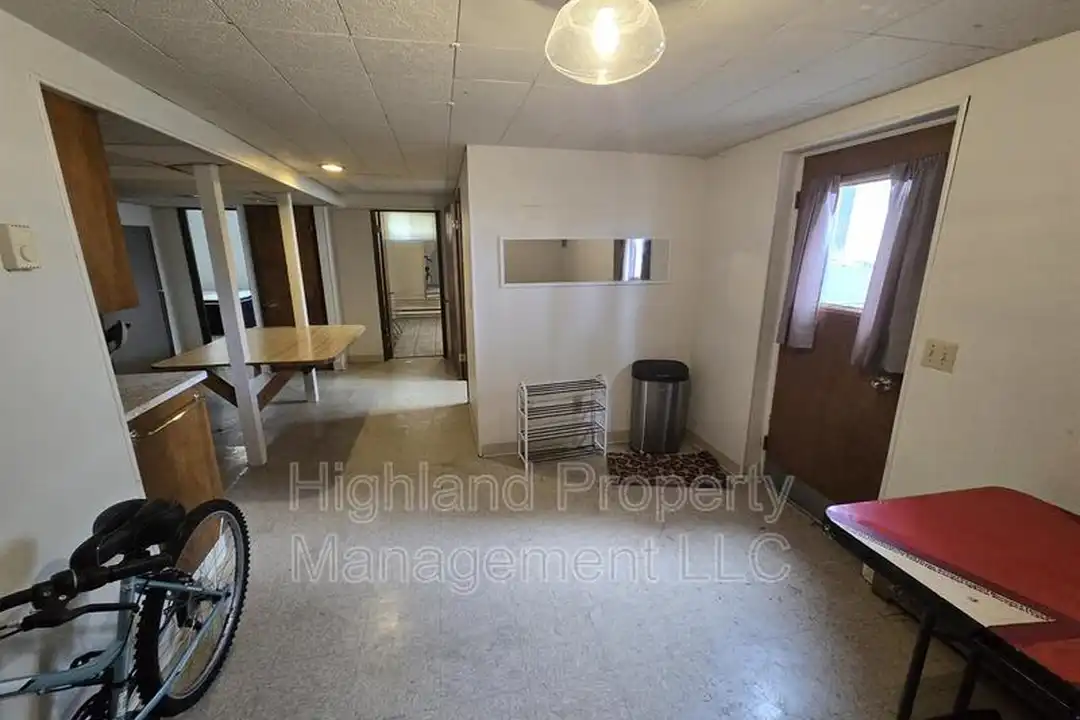 520 NE Maple St unit # C - View 2