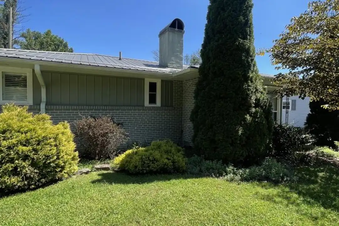 418 Probart St – photo 1 of 16