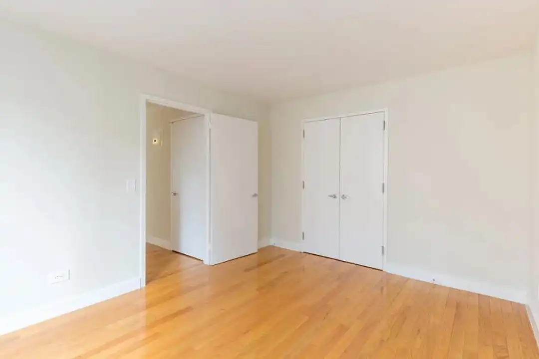 251 W 48th St - View 4