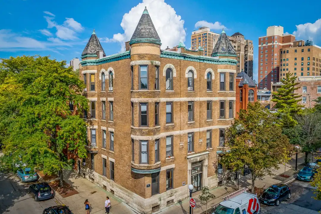 Apartment in Chicago - View 5