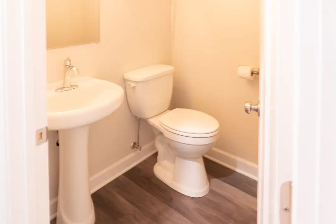 812 50th St unit 204 – photo 1