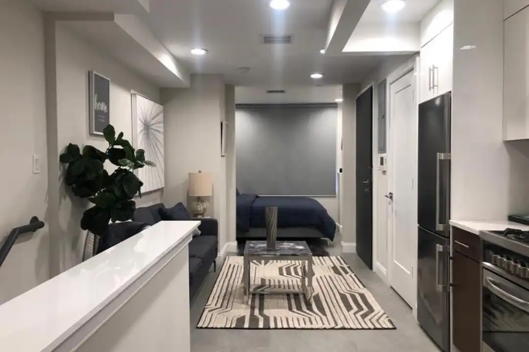 Studio at 168 E 100th St — photo 1 of 10