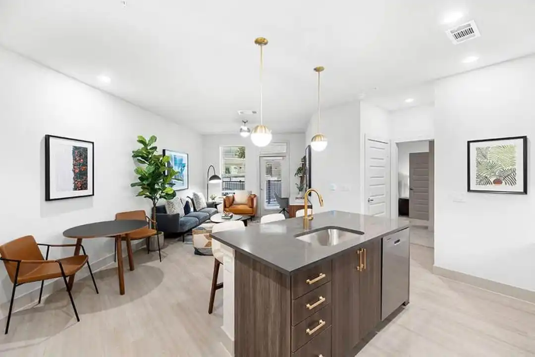 111 W 6th St - View 2