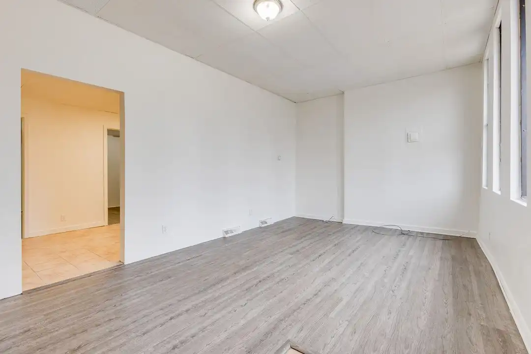 705 Brownsville Rd unit 1st Floor Front - View 3