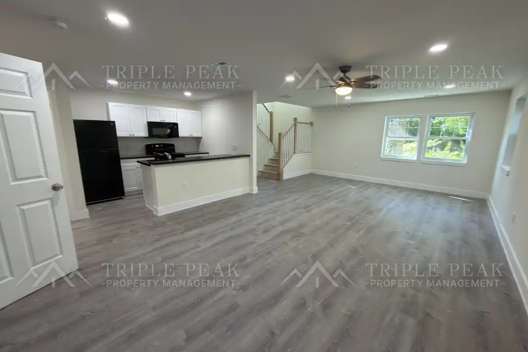 317 E Broad St unit 2 – photo 1 of 17