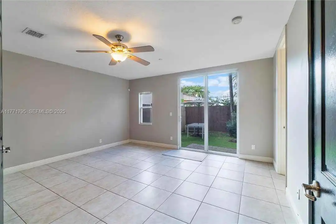 407 SE 13th St - View 4
