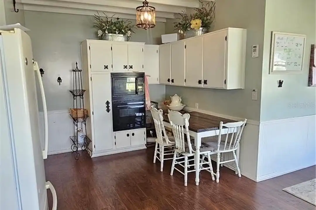 1001 E Gilchrist St - View 5