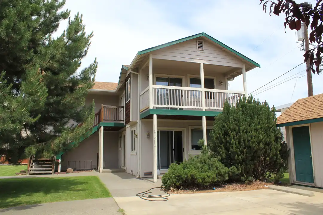 503 River Ave unit A - View 2
