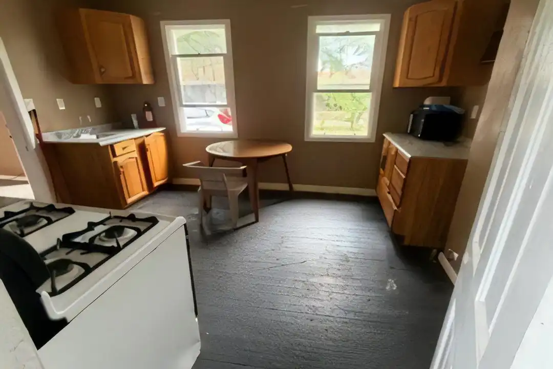 1633 E 49th St unit REAR – photo 1
