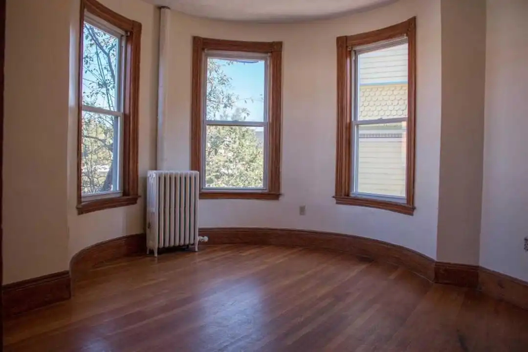 341 Centre St – pohled 5