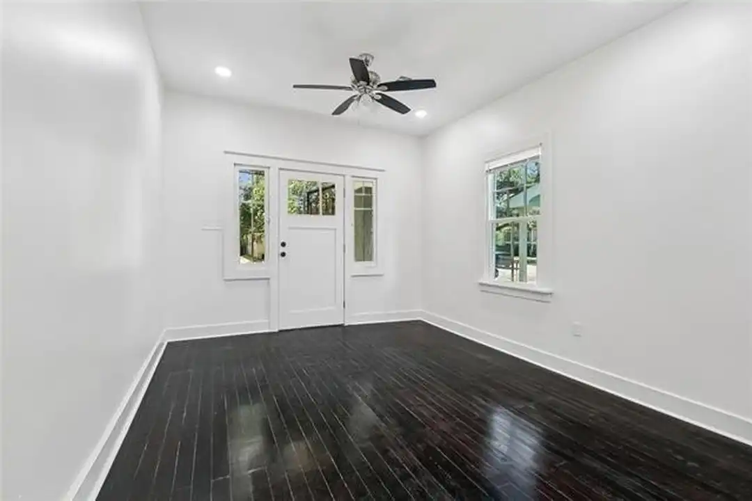 4023 Franklin Ave - View 2