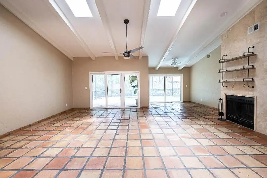 4711 W San Miguel St – pohled 3