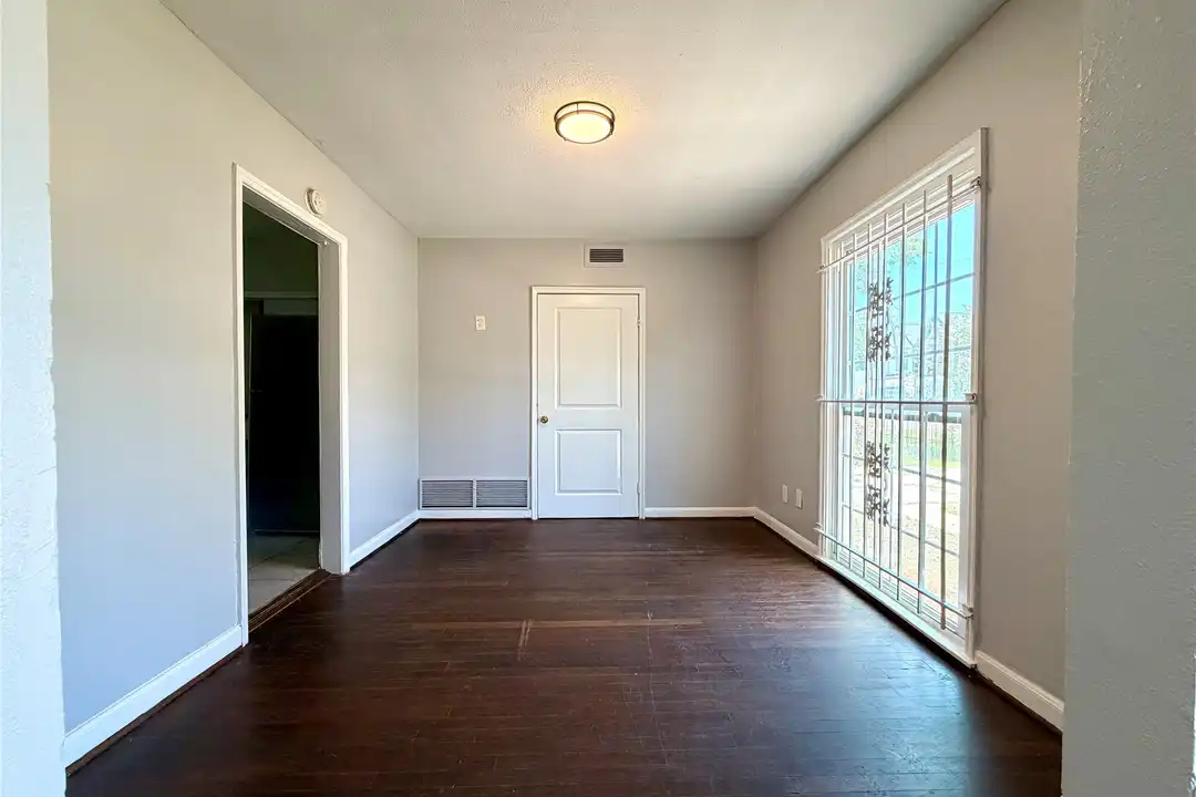 House in Houston - More