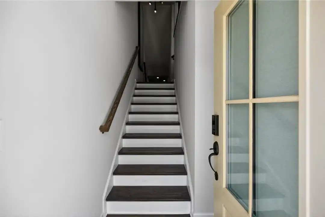 1445 Creekside Cir NW - View 4