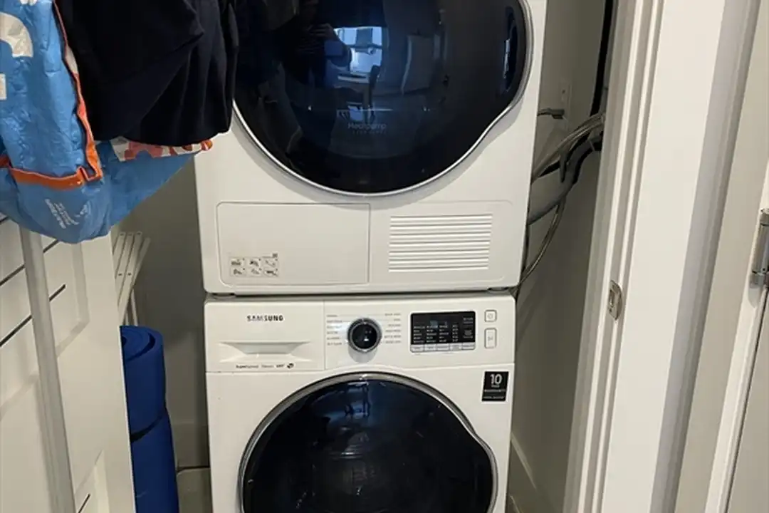 55 W Fifth St unit 302 – další