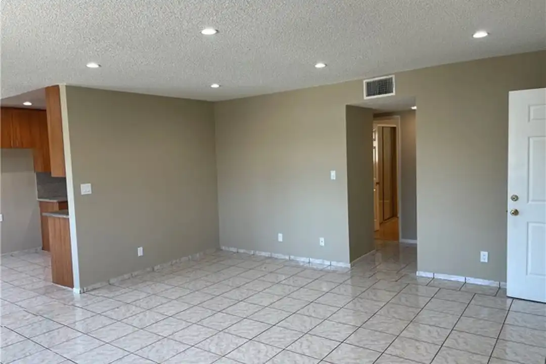 434 E Tujunga Ave unit J - View 4