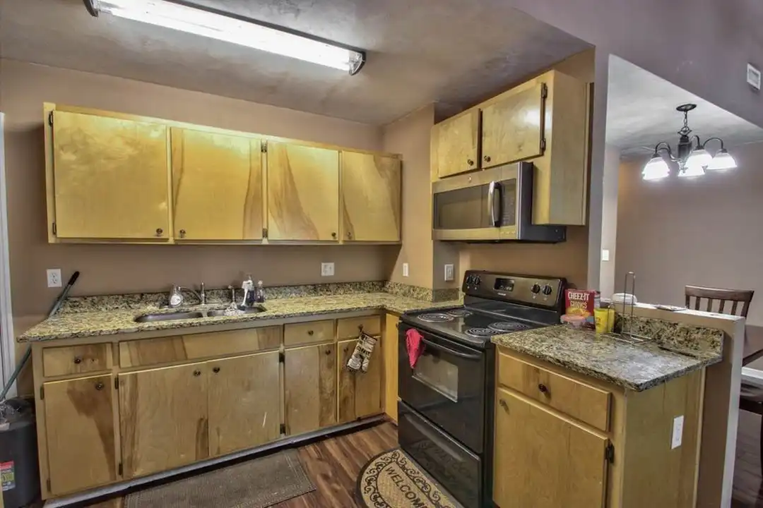 640 Eugenia St - More