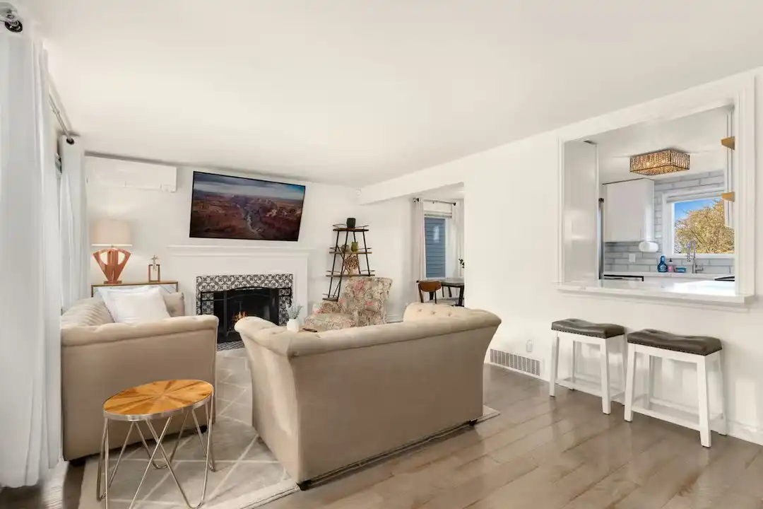 2855 13th Ave W - More