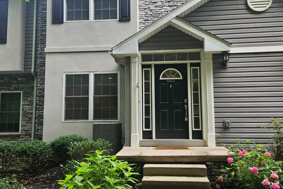 680 Oakwood Ave unit 1 – photo 1