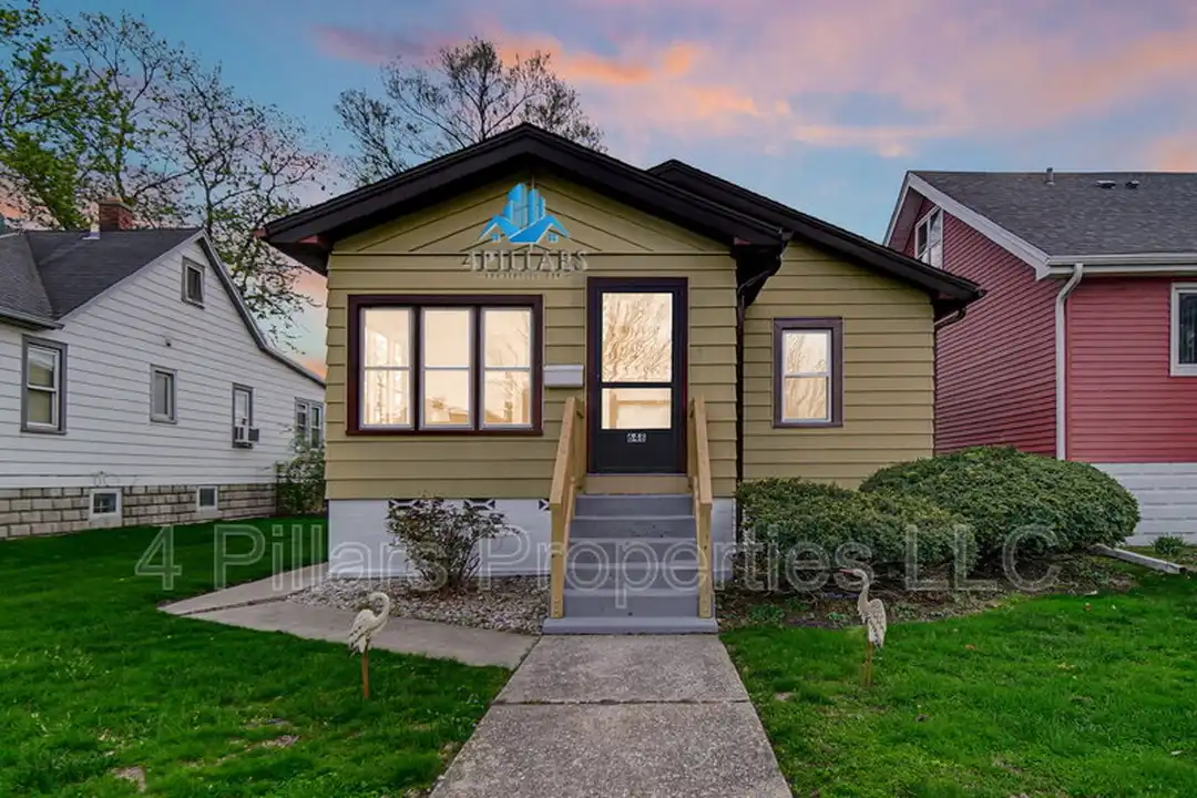 648 Stewart Ct – photo 1 of 27