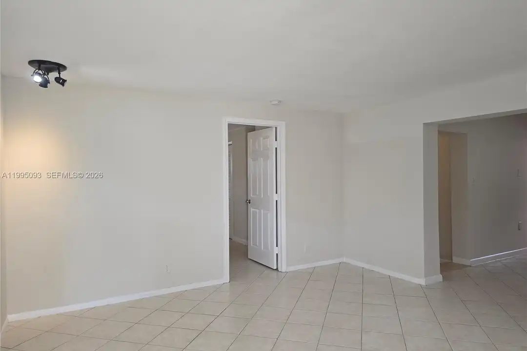 1723 Thomas St #3 - More
